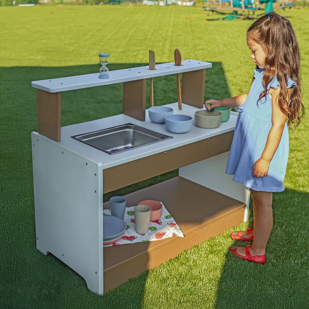 Mud Kitchen, Brown and White
